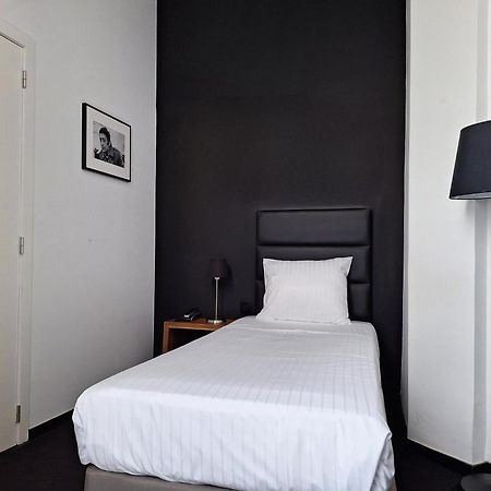 Hotel St James Mons Esterno foto