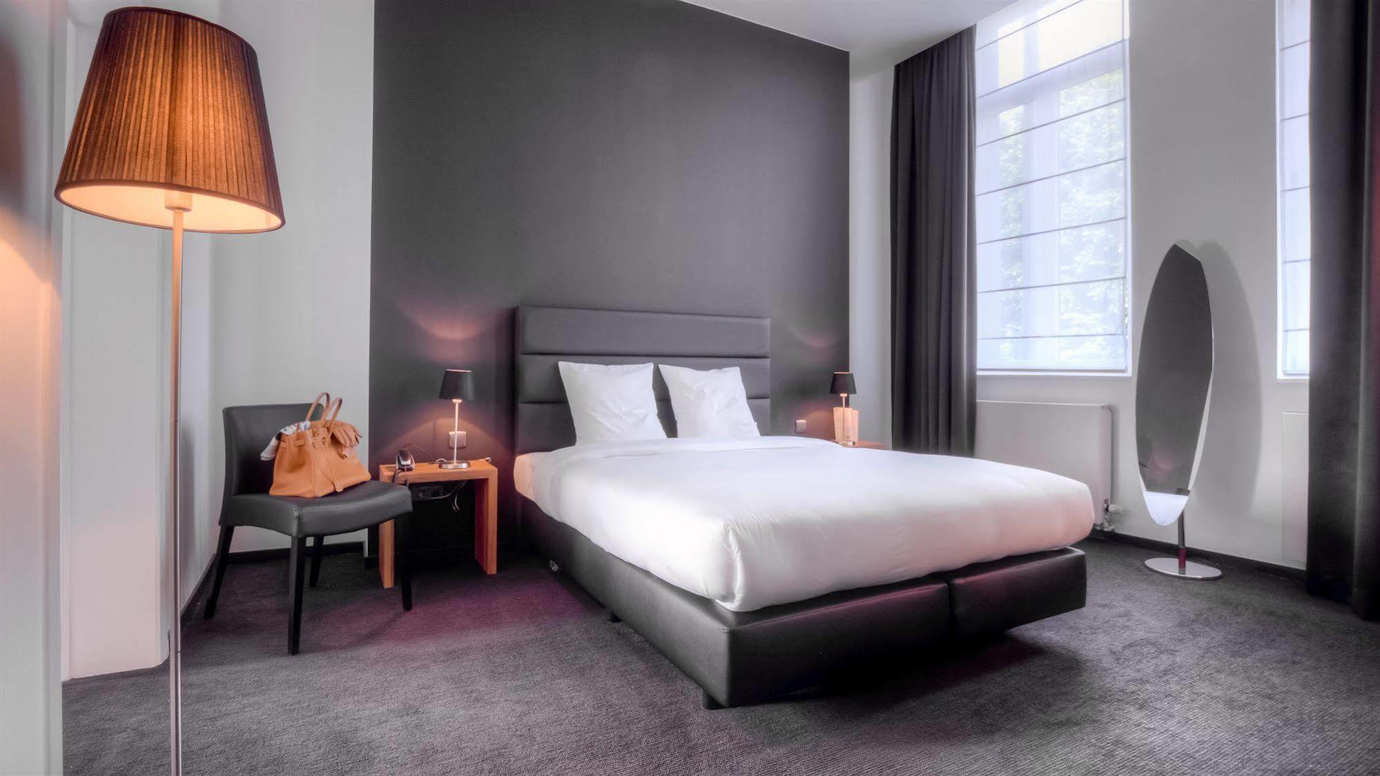 Hotel St James Mons Esterno foto