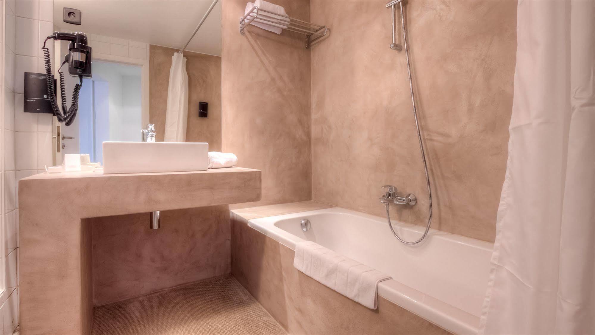 Hotel St James Mons Esterno foto