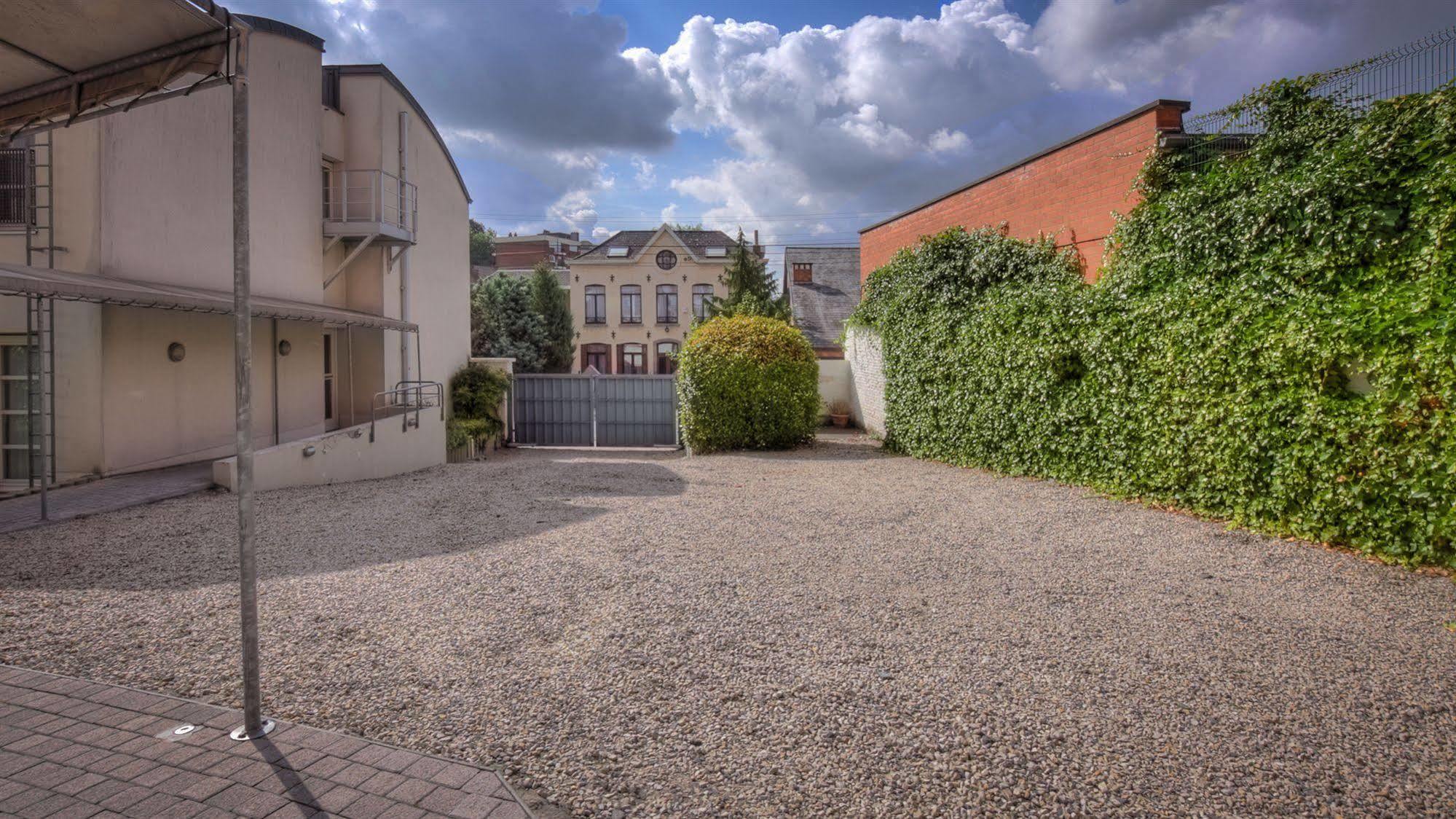 Hotel St James Mons Esterno foto